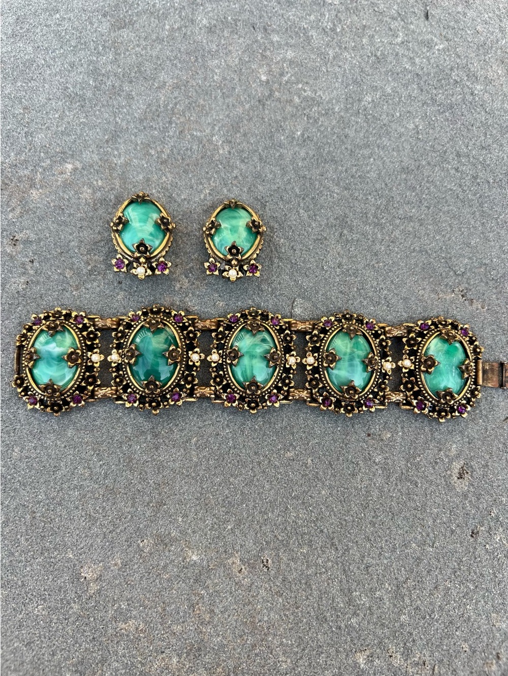 Gorgeous green cabachon, pearl, ruby bracelet and clip on earring set